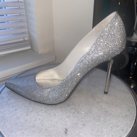 NEW Stuart Weitzman Silver Noir Nouveau Style Heel Size 8 - Picture 2 of 15